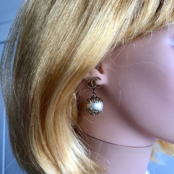 Vintage Logo earrings - Picture 12 of 16